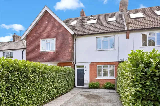 Oak Avenue, Hampton, TW12 3NR, photo 1