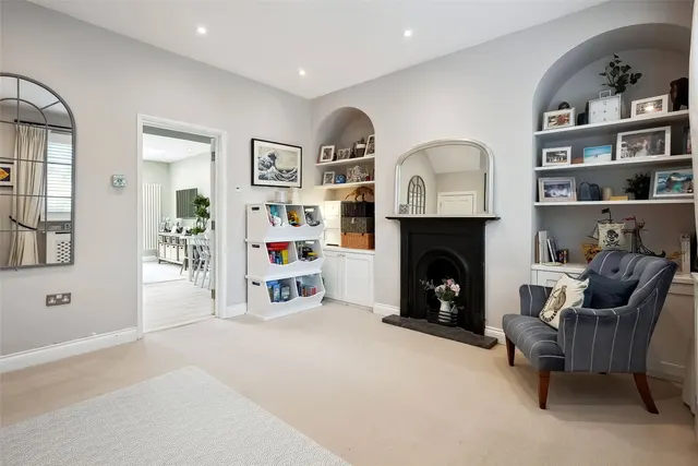 Photo 3 — Oak Avenue, Hampton, TW12 3NR