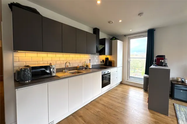 Photo 3 — Farnborough Road, Farnborough, Hampshire, GU14 7TQ