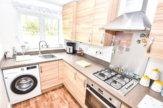 Photo 3 — Nightjar Close, Farnborough, Hampshire, GU14 9GB