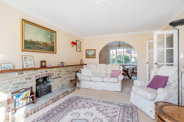 Photo 3 — Plainwood Close, Chichester, PO19