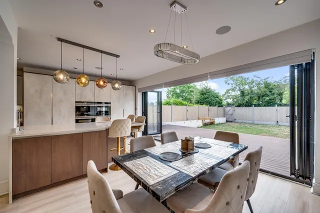The Vale, London, NW11, photo 3