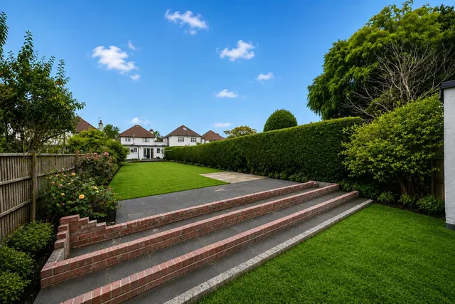 Tudor Way, Hillingdon, photo 2