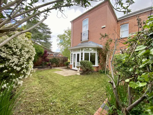 3 bedroom house, Shaftesbury Avenue, Upper Saxondale, NG12