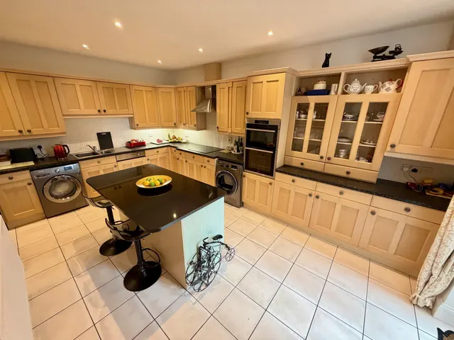 Shaftesbury Avenue, Upper Saxondale, NG12, photo 2