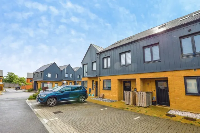 Minerva Close, Milton Regis, Sittingbourne, Kent, ME10, photo 1