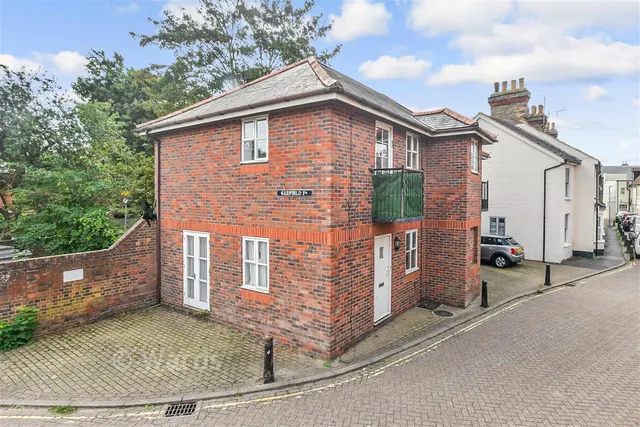 Garfield Place, Faversham, ME13, photo 1