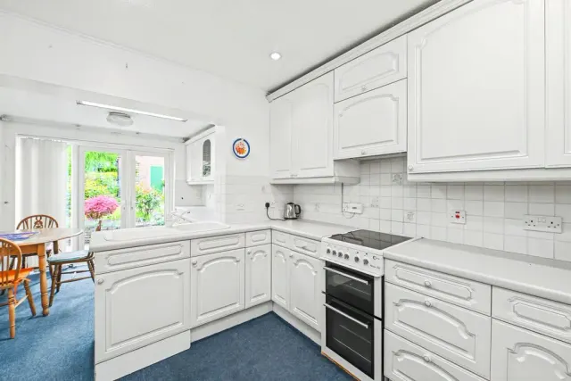 Photo 2 — Western Road, Tring, Hertfordshire, HP23 4BN