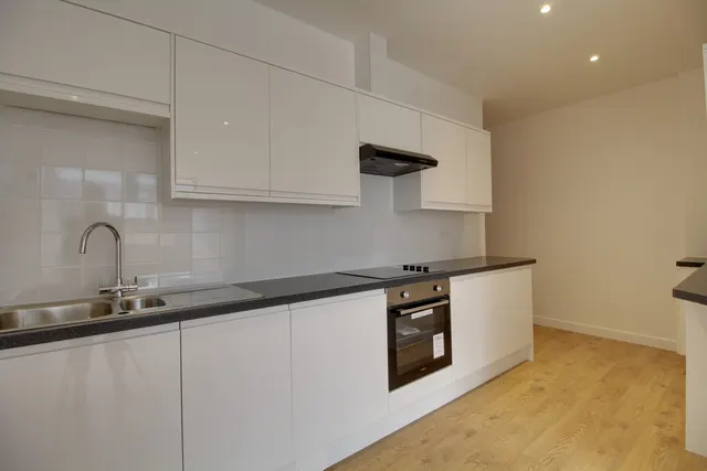 Victoria Road, Aldershot, GU11, photo 3