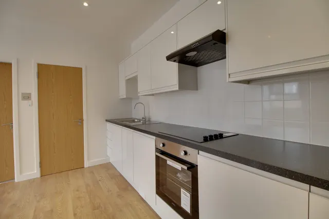 Victoria Road, Aldershot, GU11, photo 1