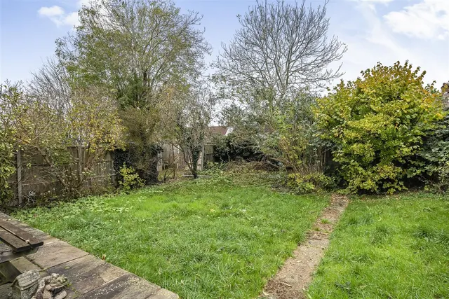 Photo 2 — Buff Avenue, Banstead, Surrey, SM7 2DW
