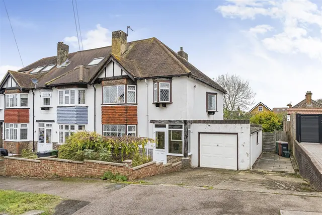 Buff Avenue, Banstead, Surrey, SM7 2DW, photo 1