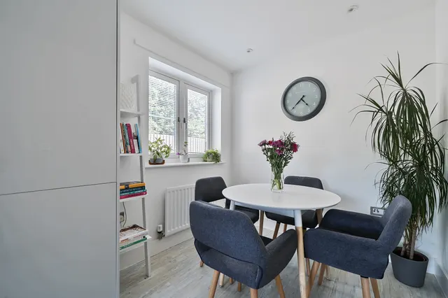 Photo 3 — Alberta Close, Liphook, GU30
