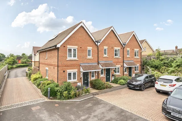 Alberta Close, Liphook, GU30, photo 1