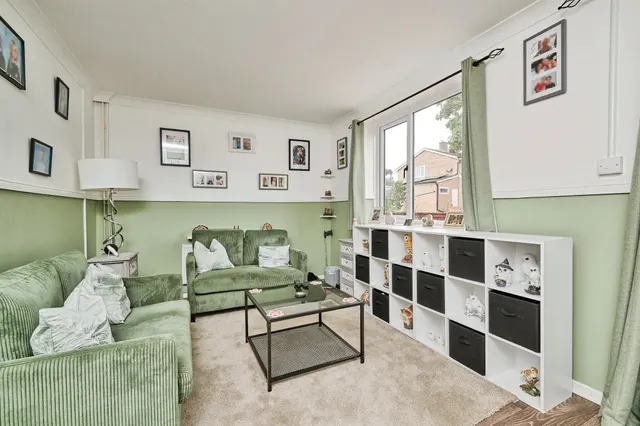 Othello Close, Huntingdon, PE29, photo 2