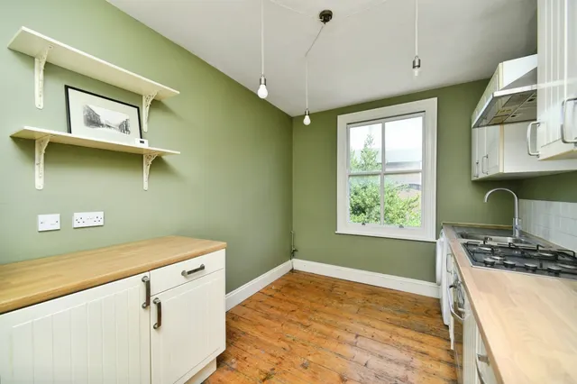 Photo 3 — Roundhill Crescent, Brighton