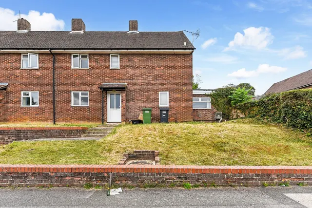 1 bedroom house — Minden Way, Stanmore