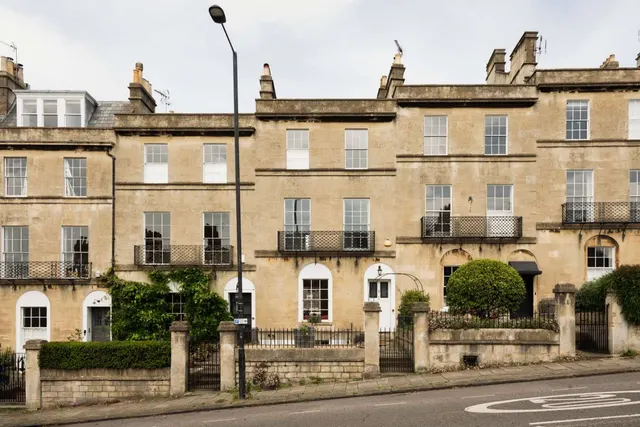 Dunsford Place, Bath, BA2, photo 1