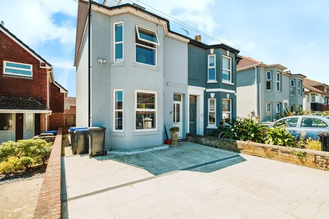 4 bedroom house, Penhill Road, Lancing, BN15