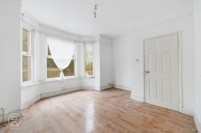 Photo 3 — Greenford Avenue, London, W7 3QP