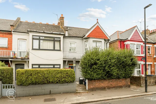 Greenford Avenue, London, W7 3QP, photo 1