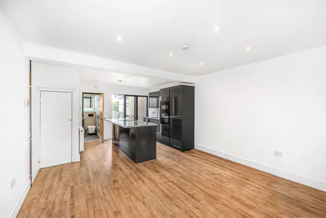 Oval Road, Dagenham, RM10, photo 1