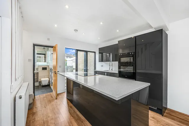 Oval Road, Dagenham, RM10, photo 2