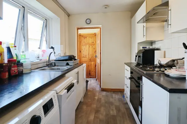 Hewell Street, Penarth, CF64, photo 3