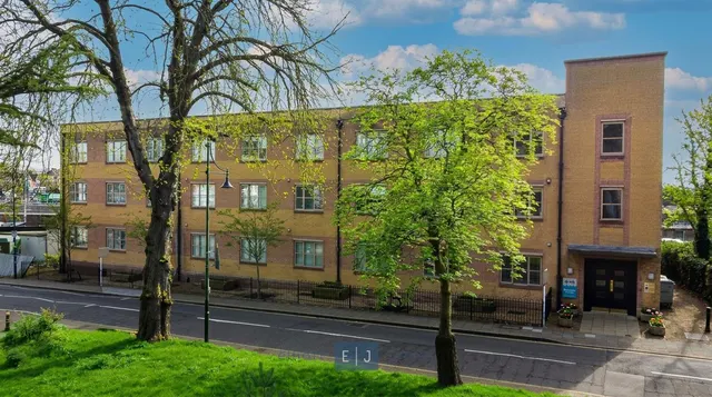 Charteris Road, Woodford Green, photo 1