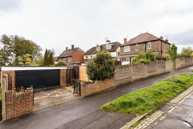 Photo 3 — Old Road East, Gravesend, Kent DA12 1NX