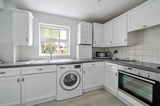 Branksomewood Road, Fleet, GU51, photo 3