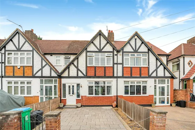 Evelyn Close, Twickenham, TW2, photo 1
