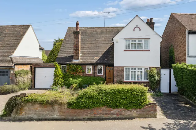 Whyteleafe, 5 Woodwaye, Watford, WD19 4NN, photo 1
