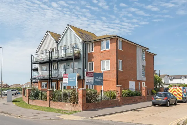 Rowe Avenue, Peacehaven, BN10, photo 1