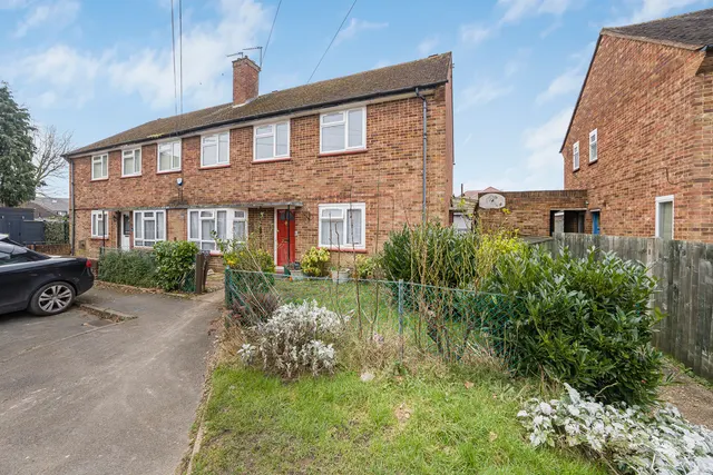 Adrian Close, Harefield, photo 1