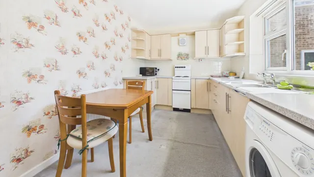 Photo 2 — Manor Court, Bourne, PE10
