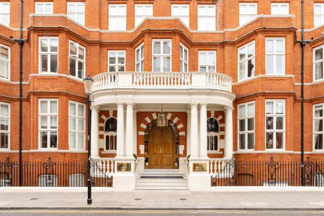 Photo 2 — Hans Crescent, London, SW1X 0LG