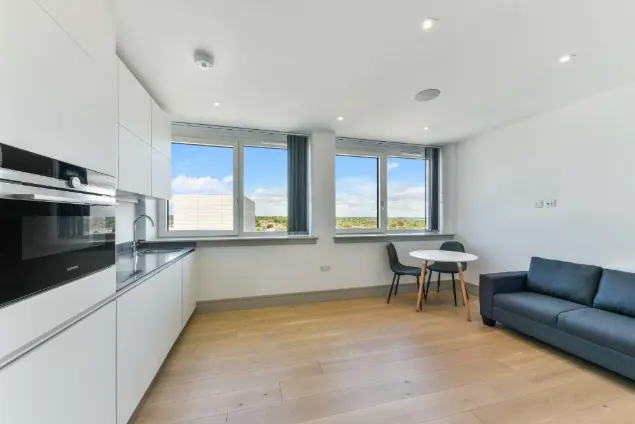 Kingsway, London, N12, photo 2