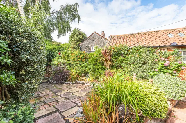 Flint and Brick Cottage in East Runton, photo 3