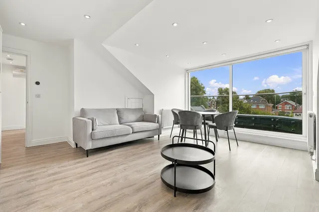 Photo 2 — Montello Apartments, South Croydon, CR2