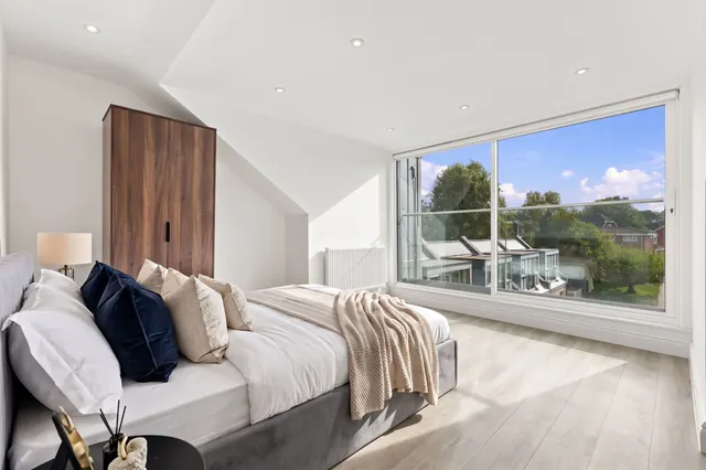 Photo 3 — Montello Apartments, South Croydon, CR2
