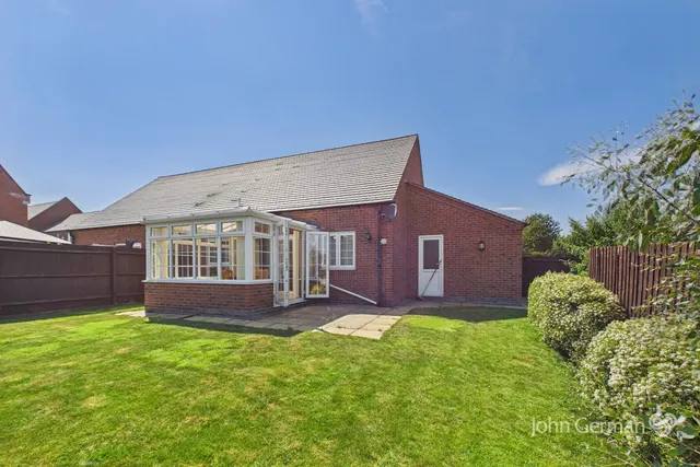 Magnolia Close, Tutbury, photo 1