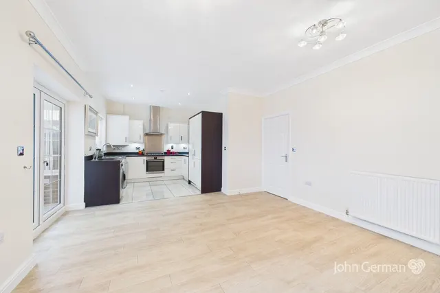 Magnolia Close, Tutbury, photo 2