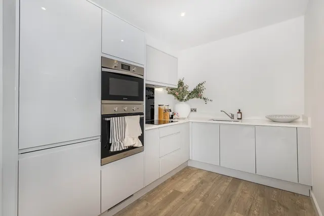 Photo 3 — Elmsleigh Road Staines TW18
