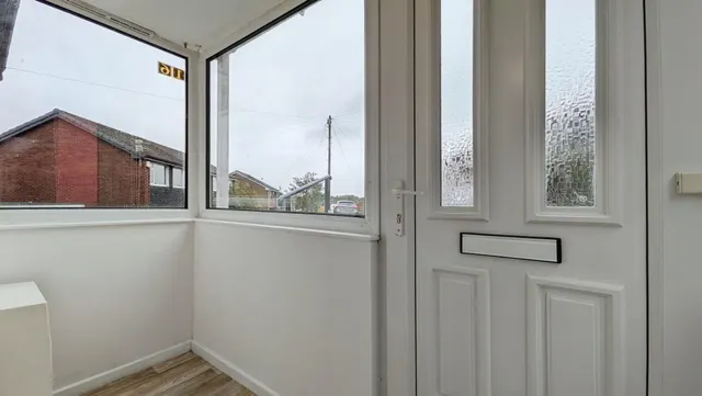 Vicarage Close, Springhead, OL4, photo 2