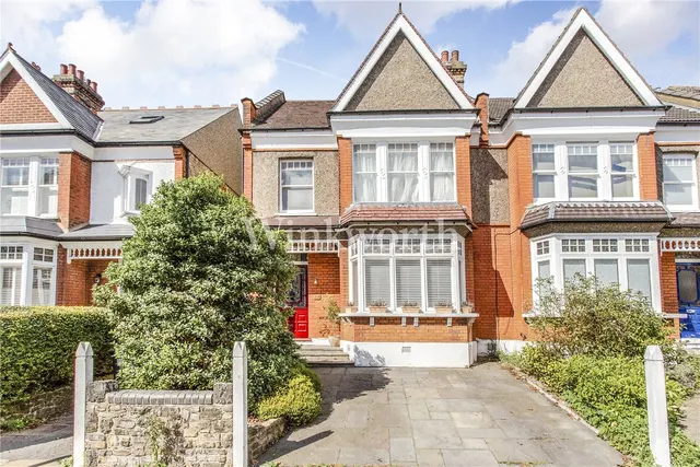 Old Park Road, London, N13, photo 1