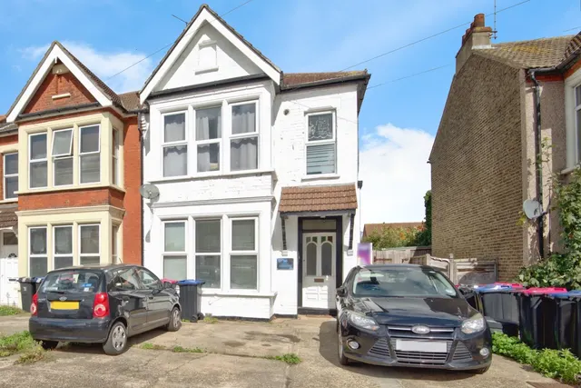 Photo 2 — Ambleside Drive, Southend-on-Sea, Essex, SS1