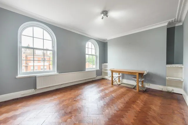 Photo 3 — 22 Mandeville Court, Finchley Road, London