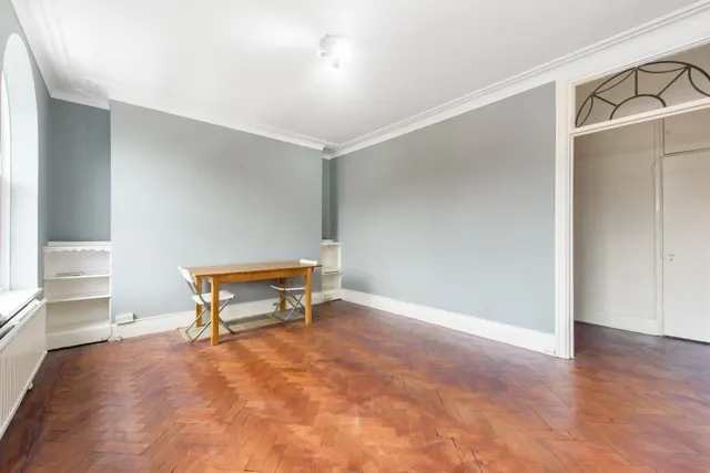Photo 2 — 22 Mandeville Court, Finchley Road, London