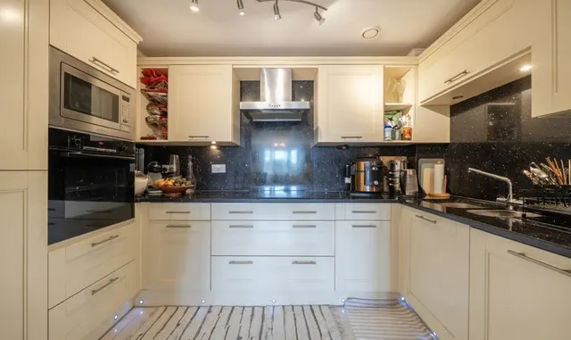 Photo 3 — Cheam Road, Charlemont House, KT17